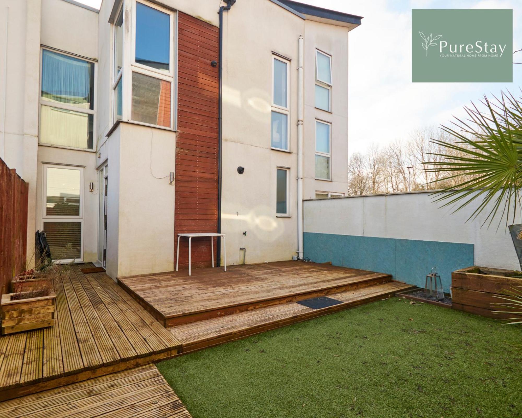 Fabulous Manchester House - 5 Beds Sleeps 8 - Free Parking - By Purestay — Photos 1